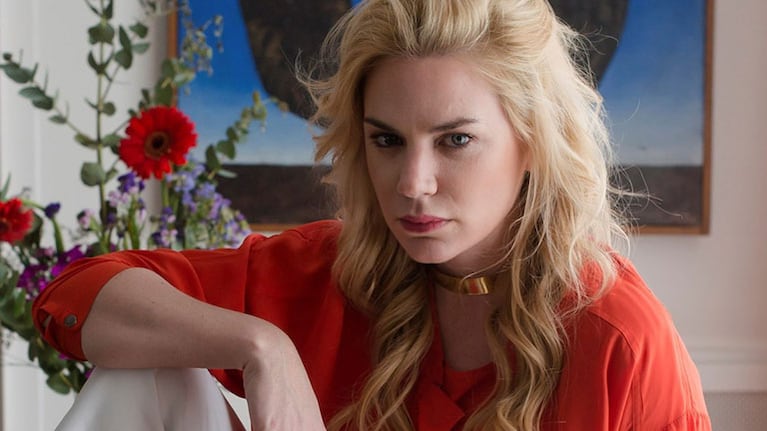 Esmeralda Mitre se lanzó a la cumbia pop en un imperdible video