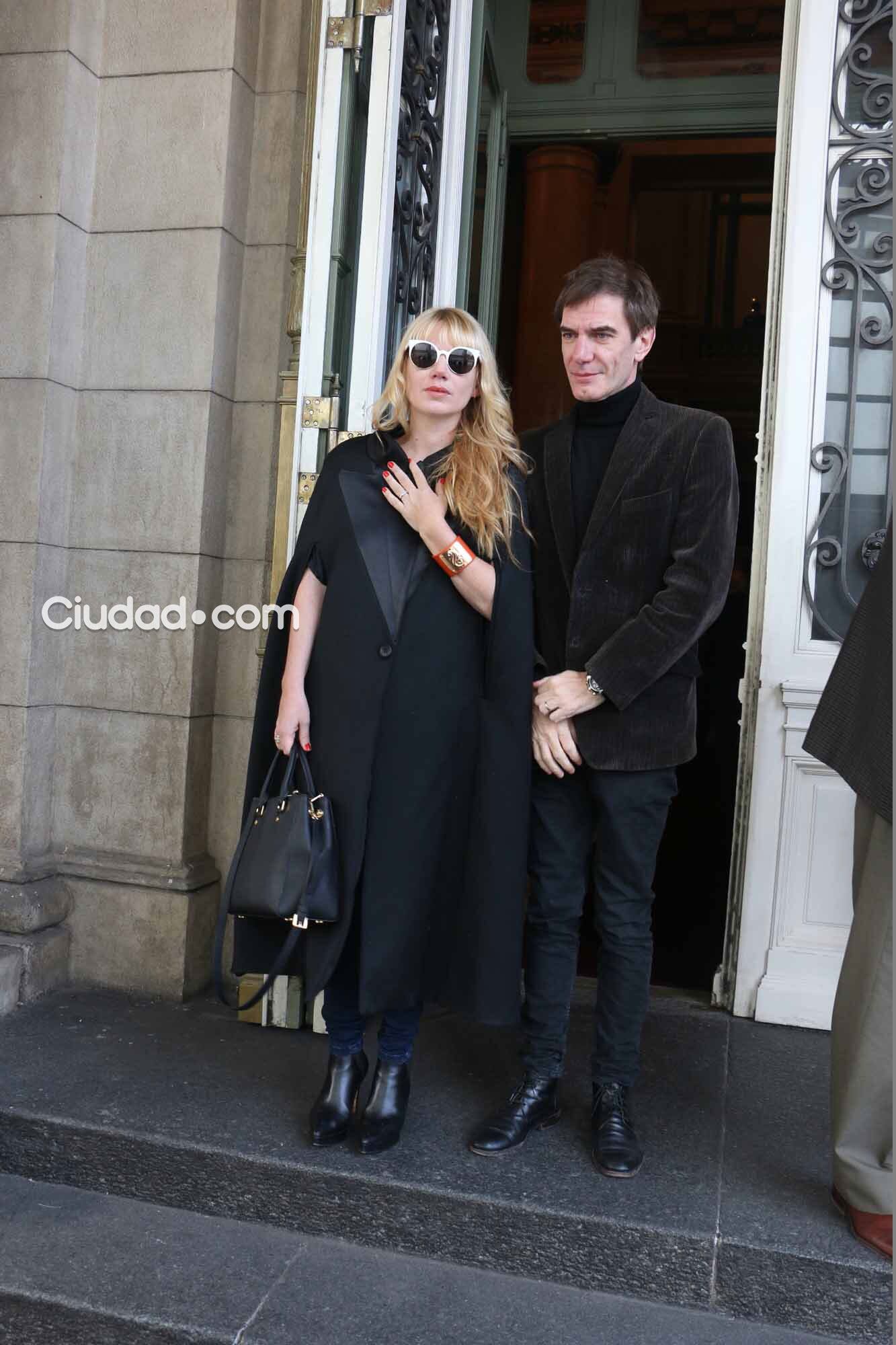 Esmeralda Mitre y Darío Lopérfido, en el último adiós a Sergio Renán (Foto: Movilpress)