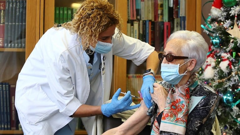 España cambia estrategia de vacunación para la tercera dosis. Foto: EFE.