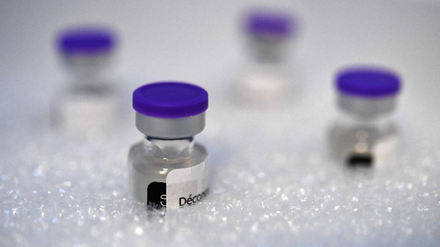 España es el segundo país del mundo que está más a favor de ceder dosis sobrantes de la vacuna a otros países. Foto: AFP.