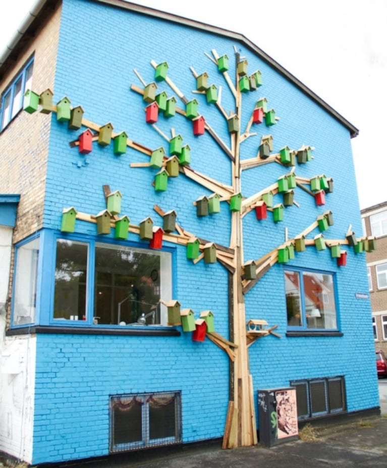 ¡Espectacular! Este artista expresa su arte colocando casas para aves en la ciudad