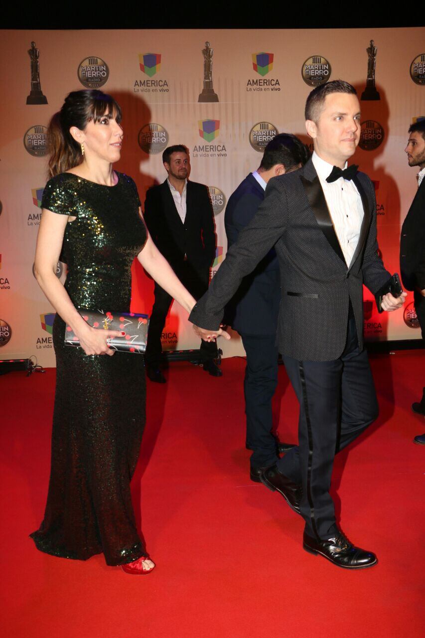 ¡Espiá los mejores looks! Celebrities, parejitas y amor en la alfombra roja de los Martín Fierro de Radio 2017. (Foto: Movilpress)