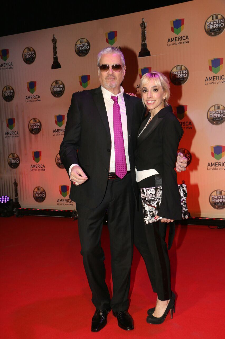 ¡Espiá los mejores looks! Celebrities, parejitas y amor en la alfombra roja de los Martín Fierro de Radio 2017. (Foto: Movilpress)