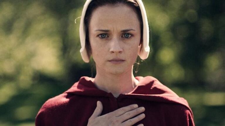 Esta actriz de The Handmaid’s Tale se sintió torturada al ver la serie