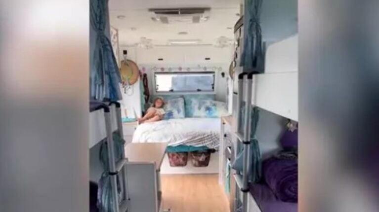 Esta familia de siete miembros cambia su casa por una caravana para viajar por Australia