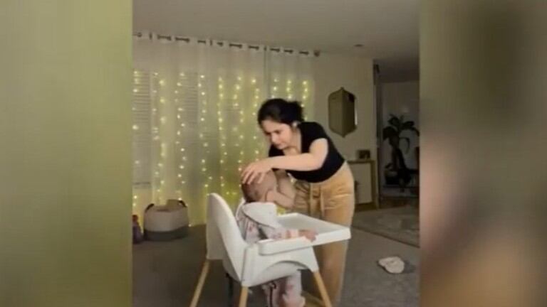 Esta madre se ha convertido en un fenómeno viral después de compartir un vídeo en el que afeita el pelo a su hija