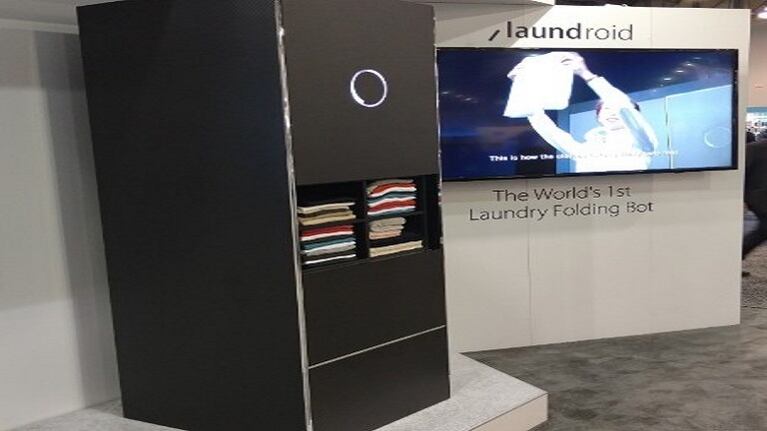 Esta máquina dobla y selecciona la ropa por si sola