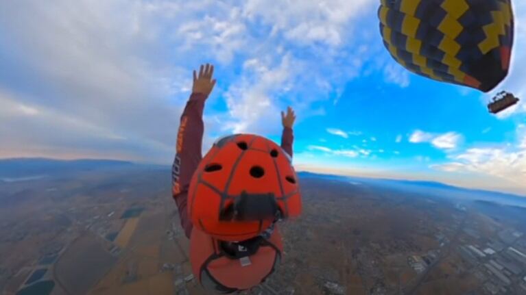 Esta modalidad de salto base en columpio y globo aerostático no es apta para corazones sensibles