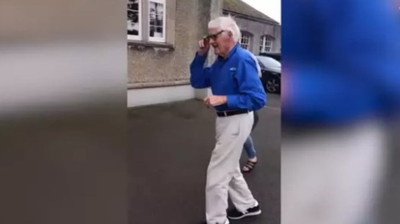 Esta nieta llevó a su abuelo de 96 años a su pueblo natal por última vez