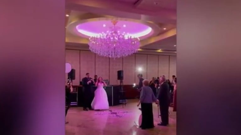 Esta pareja de ancianos pudo disfrutar del baile de bodas años después de casarse