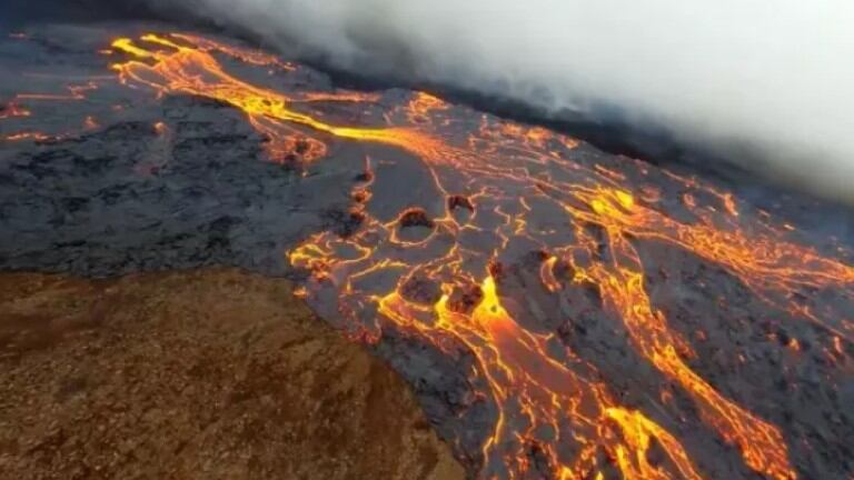 Estas impresionantes imágenes muestran cómo es la erupción de un volcán desde cerca