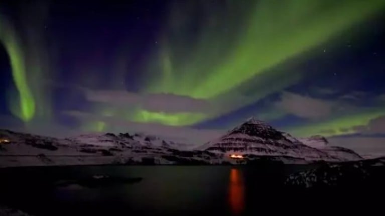 Estas impresionantes instantáneas muestran el mágico momento en que la aurora boreal ilumina el cielo de Islandia
