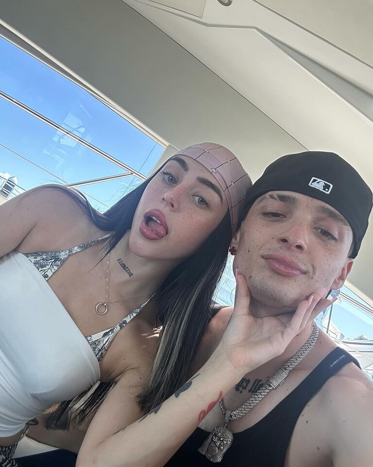 Estas son las fotos súper románticas que Peso Pluma borró de su amor con Nicki Nicole tras la separación