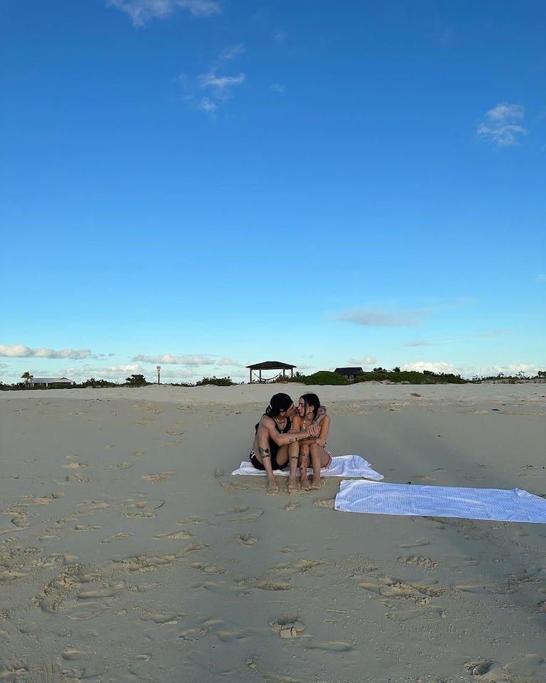 Estas son las fotos súper románticas que Peso Pluma borró de su amor con Nicki Nicole tras la separación