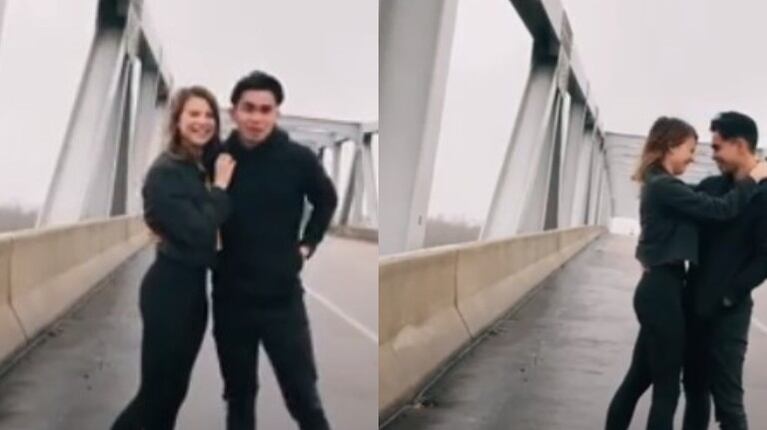 Este chico propone a la chica con la que sale ser su novia por sorpresa mientras se toman una fotografía