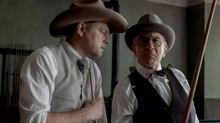 Este drama histórico con elementos de crimen y thriller dura 3 horas y 26 minutos.