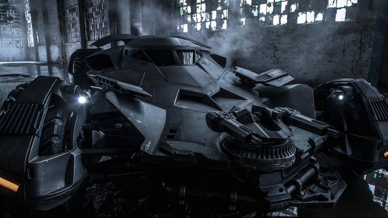 Este es el Batimóvil que manejará Ben Afflek en "Batman v Superman: Dawn of Justice" (Foto: Twitter)
