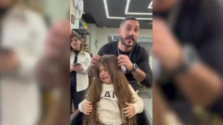 Este es el radical cambio de look de este niño de cinco años que tenía el pelo hasta la cintura