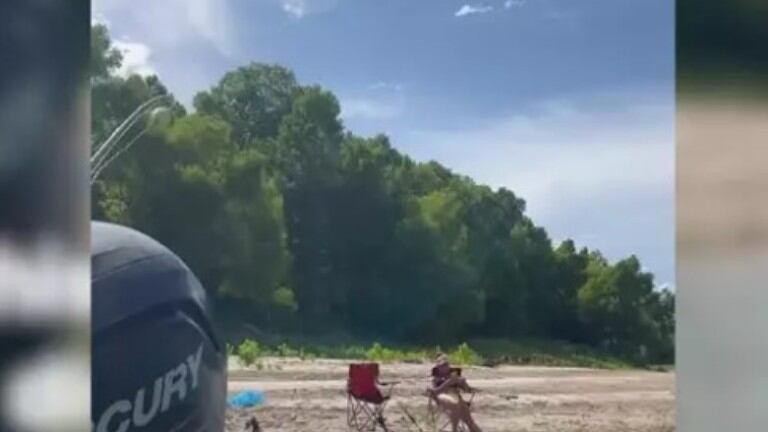 Este hombre decide gastar una broma pesada a su esposa con una lancha acuática