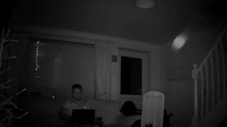 Este hombre dejó su trabajo como entrenador personal para dedicarse a la caza de fantasmas