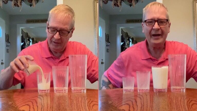 Este hombre llena un vaso grande con la cantidad de leche que cabe en uno pequeño