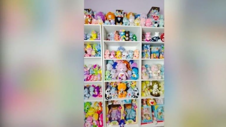 Este hombre tiene una enorme colección de osos de peluche valorada en más de 120.000 libras esterlinas