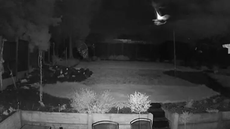 Este increíble vídeo muestra cómo es la caída de un meteorito en la Tierra