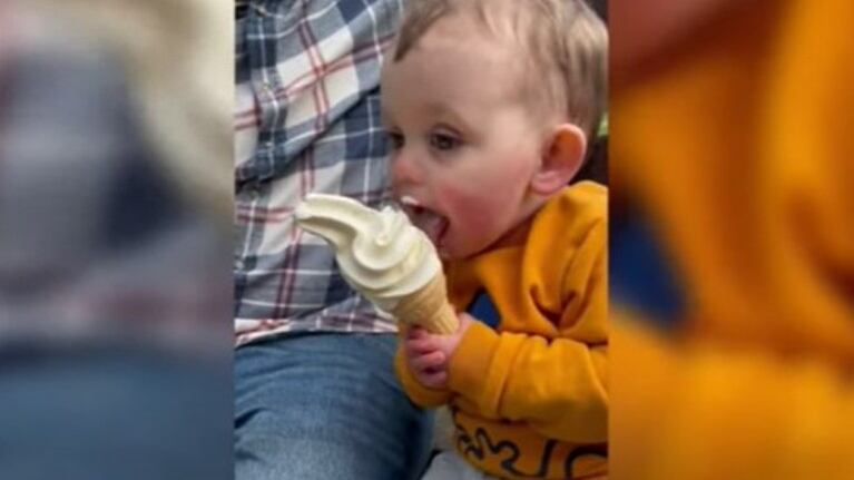 Este niño solo quería disfrutar de su helado y así reaccionó cuando su madre no paraba de molestarle