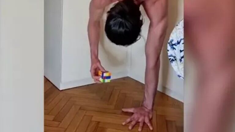 Este talentoso joven se hizo viral después de resolver un cubo de Rubik