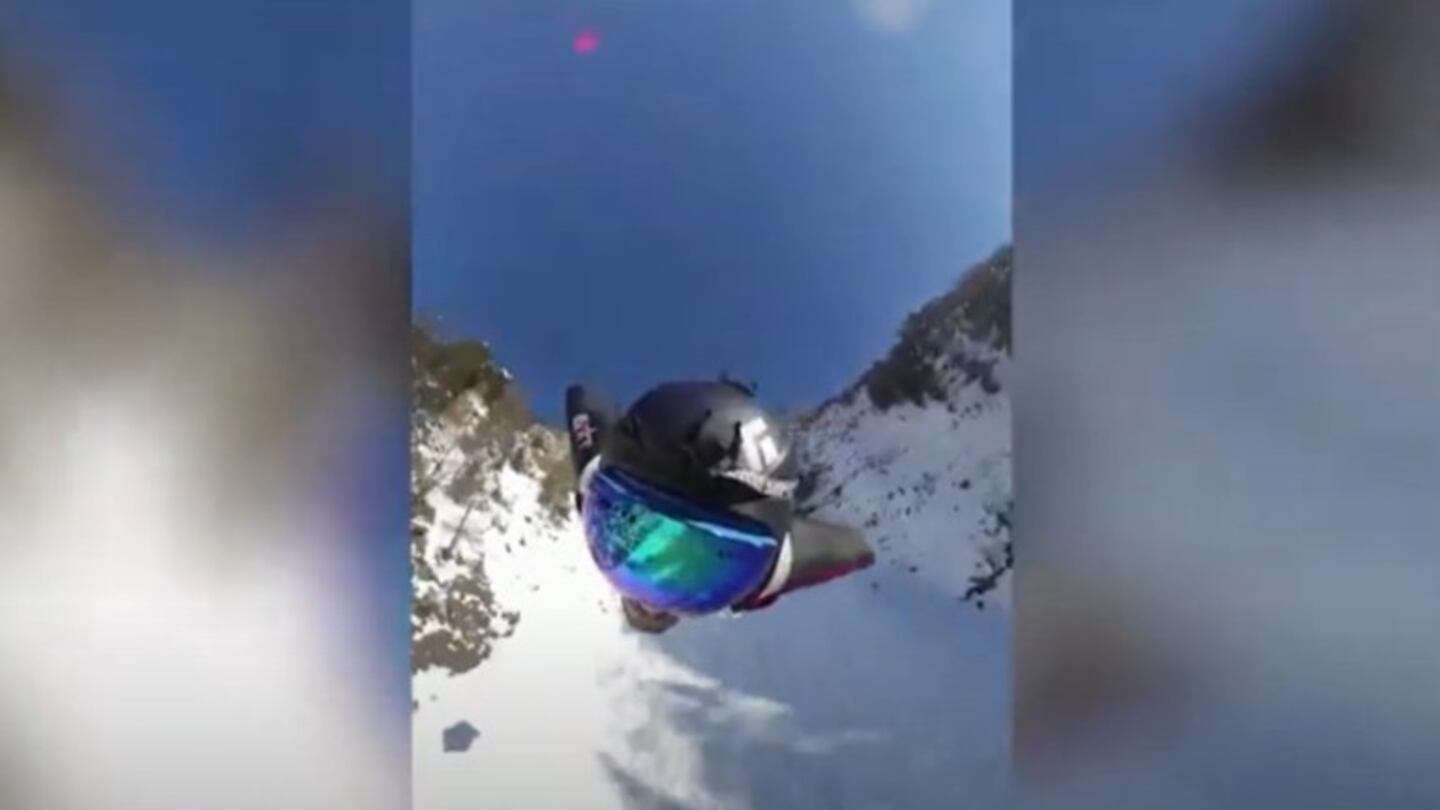 Este vídeo muestra cómo es practicar wingsuit en los alpes suizos