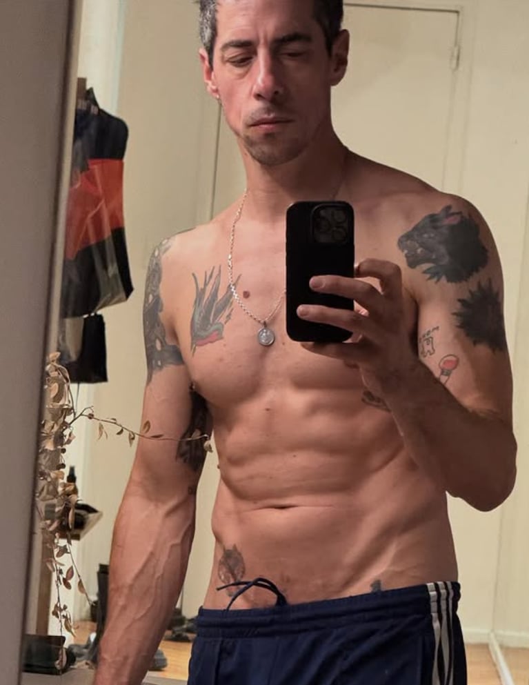 Esteban Lamothe se mostró muy sensual con su novia. Foto: IG | estebanlamothe