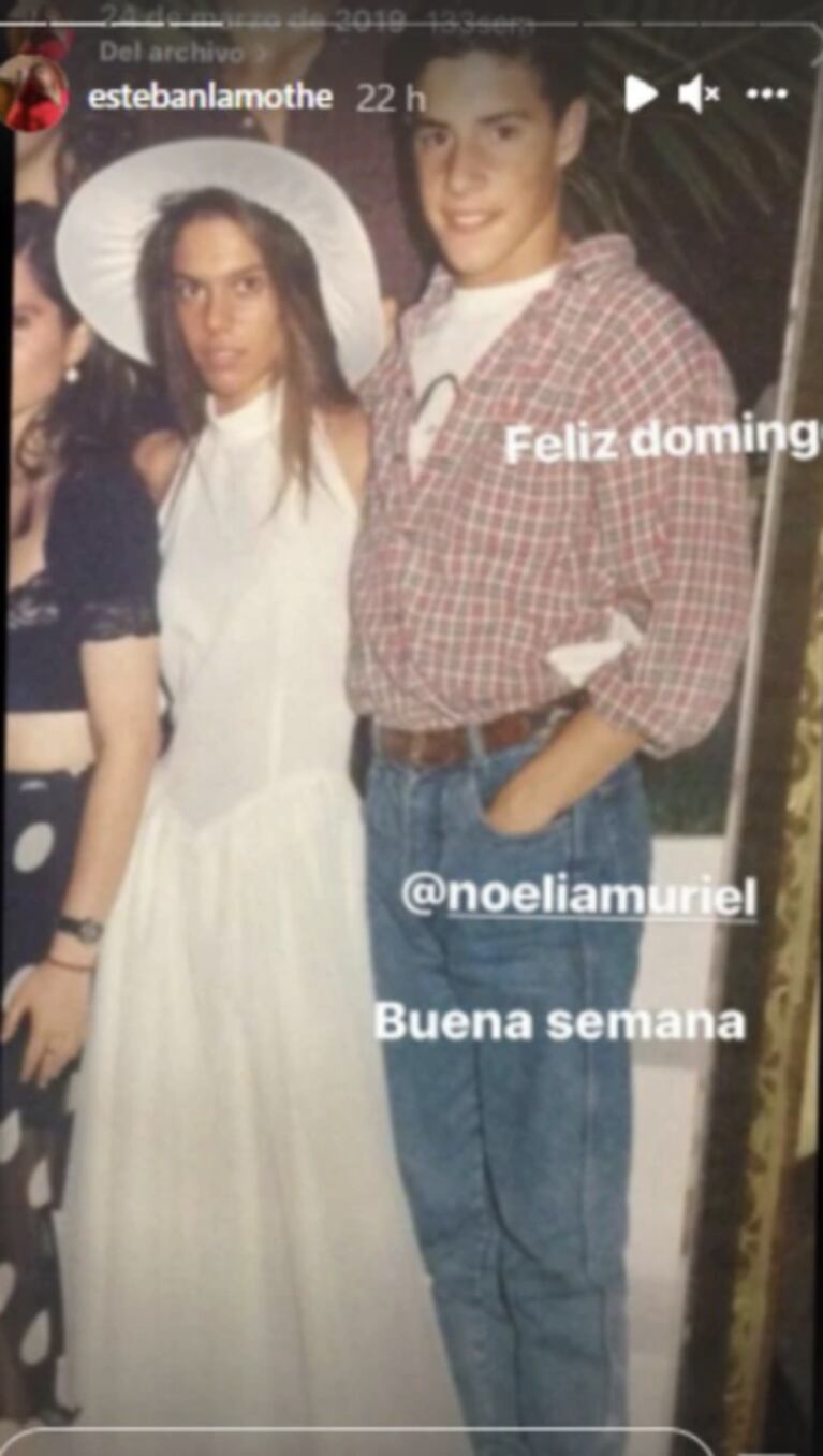 Esteban Lamothe sorprendió al compartir las fotos de sus 15 años, rapado a cero y con un outfit muy vintage 