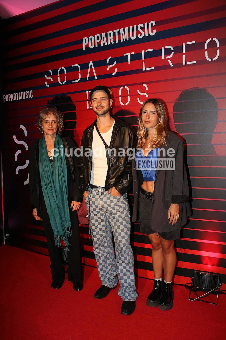 Estela Cerati (hermana de Gustavo) y sus hijos Julián Cañeque Cerati y Valentina Cañeque Cerati  (Foto: Movilpress)