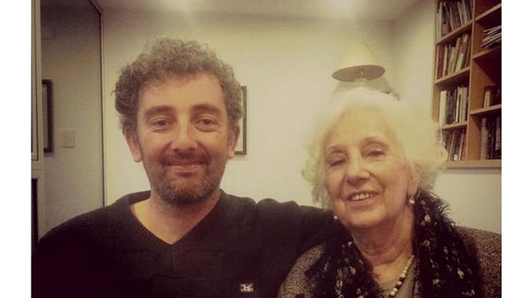 Estela de Carlotto con su nieto Ignacio Hurban (Foto: Twitter)