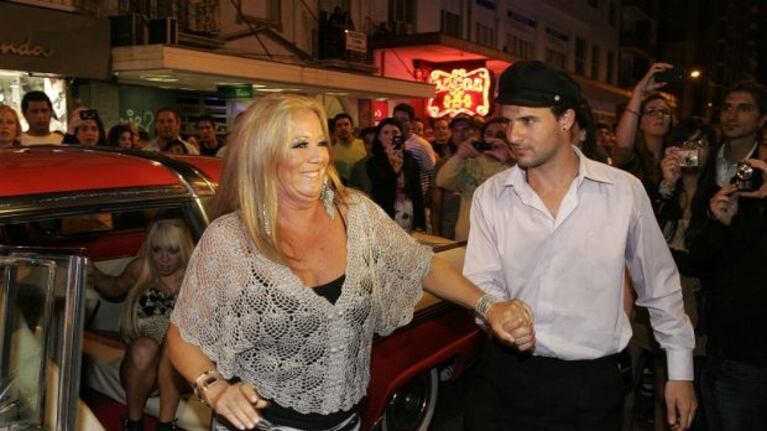 Estelita Ventura al llegar, en limusina. (Foto: Ciudad.com/Jorge Amado Group)
