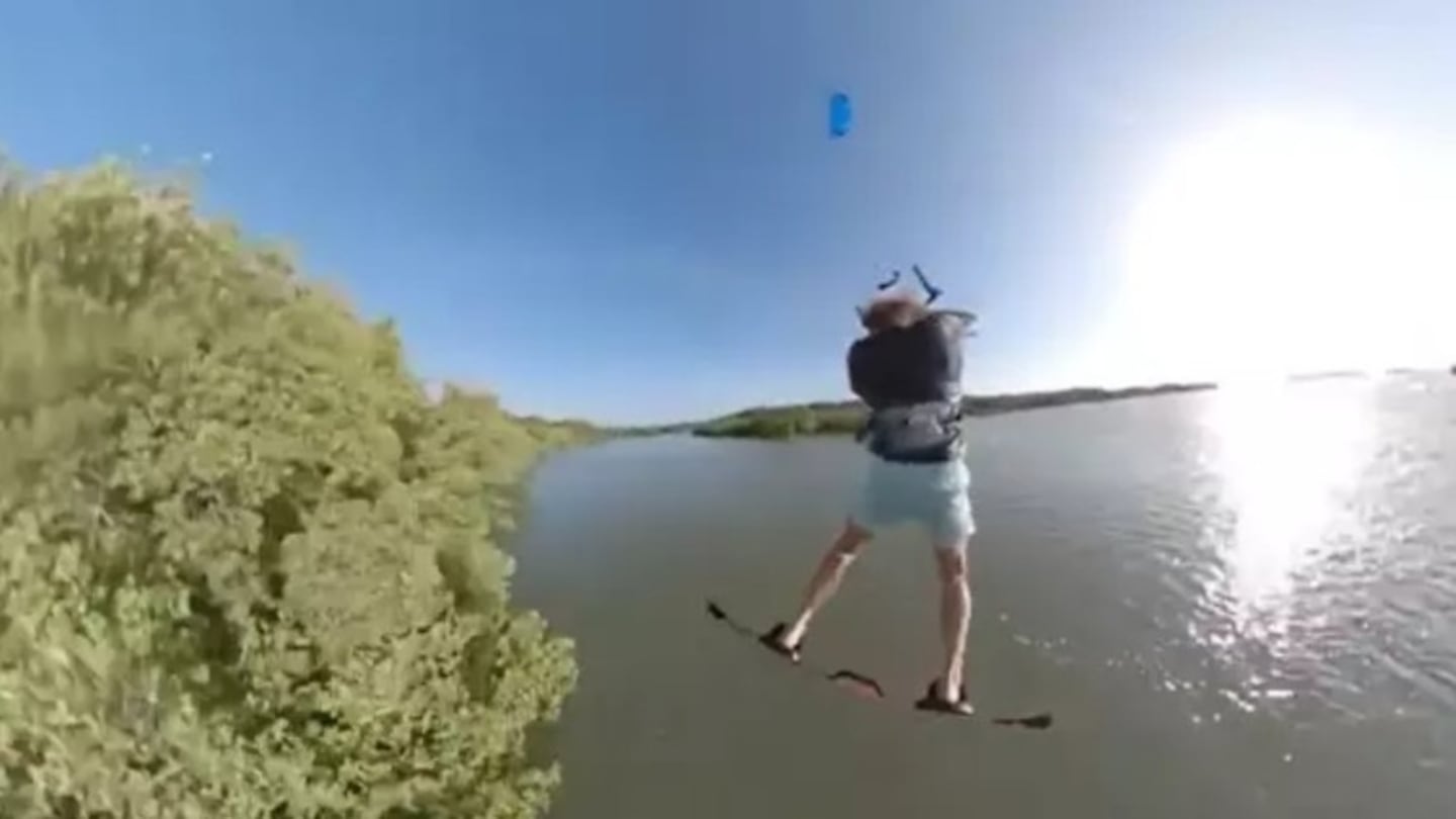 Esto es lo que se siente cuando practicas kitesurf extremo