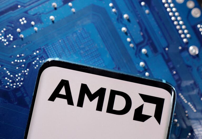 Estos nuevos productos aprovechan tanto la CPU como la GPU y la unidad de procesamiento neuronal (NPU), que viene integrada en los chips.
