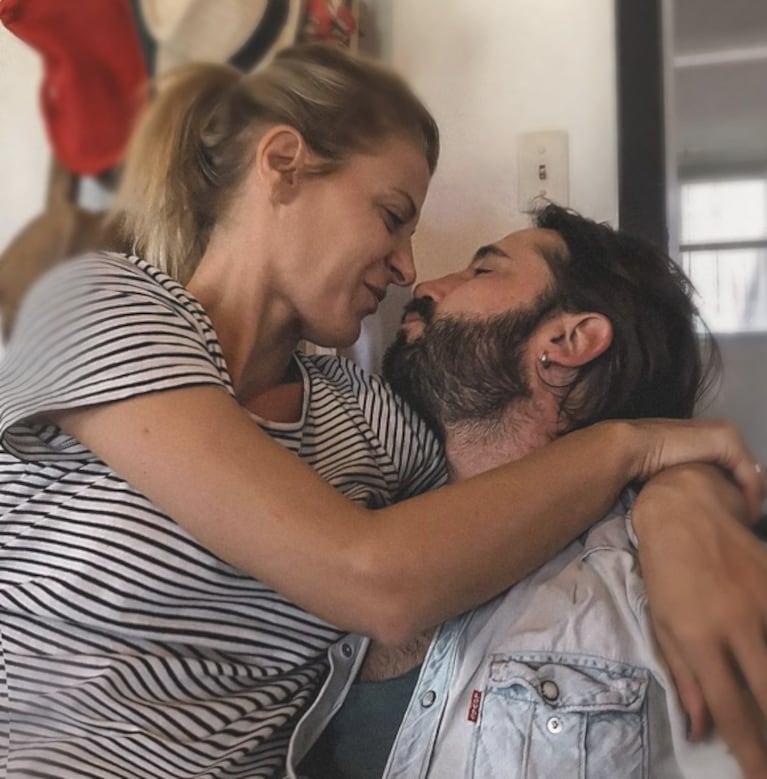 Eugenia Tobal compartió una romántica postal con Francisco García Ibar: "El amor está en el aire"