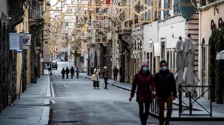 Europa se plantea ampliar las restricciones ante nuevos máximos de contagios. Foto: ANSA.