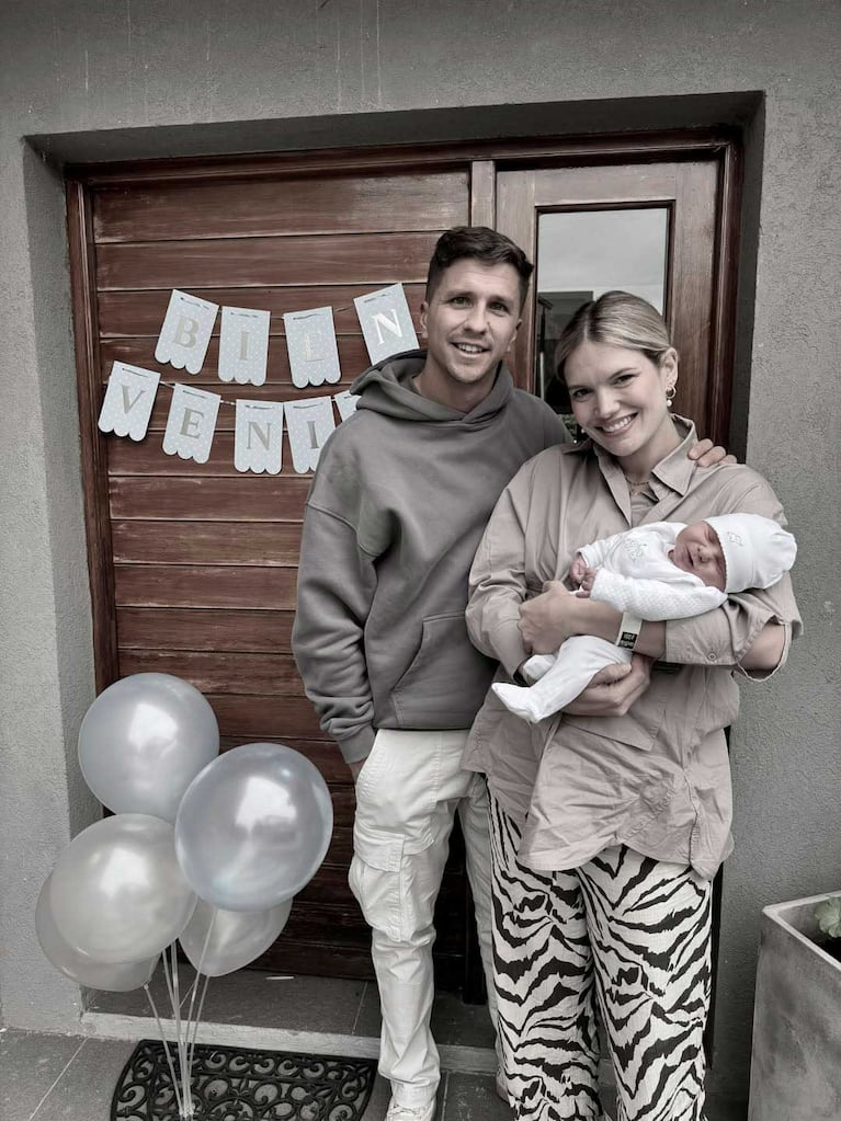 Eva Bargiela y Gianluca Simeone con el bebé Faustino (Foto: Instagram @evabargiela)