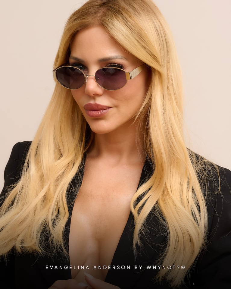 Evangelina Anderson lanzó su propia colección de anteojos de sol. Crédito: Instagram