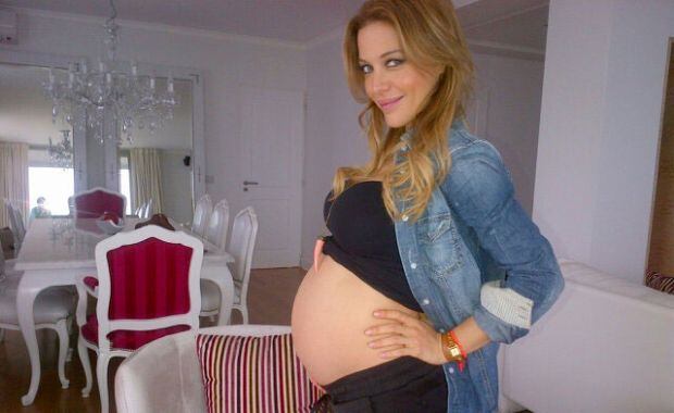 Evangelina Anderson mostró orgullosa su pancita de seis meses y medio (Foto: Twitter). 