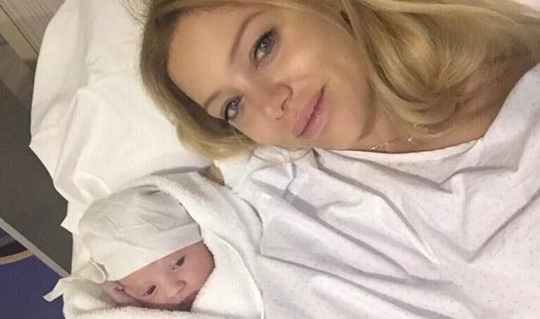 Evangelina Anderson publicó la primera selfie con Emma, a minutos de dar a luz: "Esta foto me transmite felicidad plena"