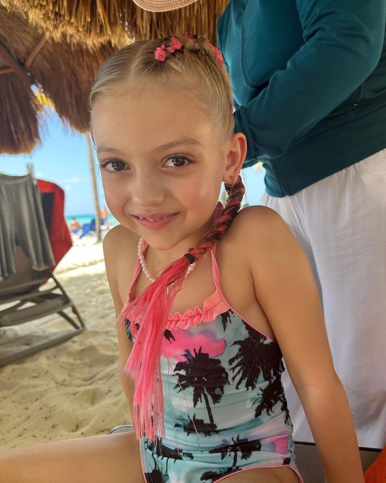 Evangelina Anderson se mostró en la Riviera Maya con su familia