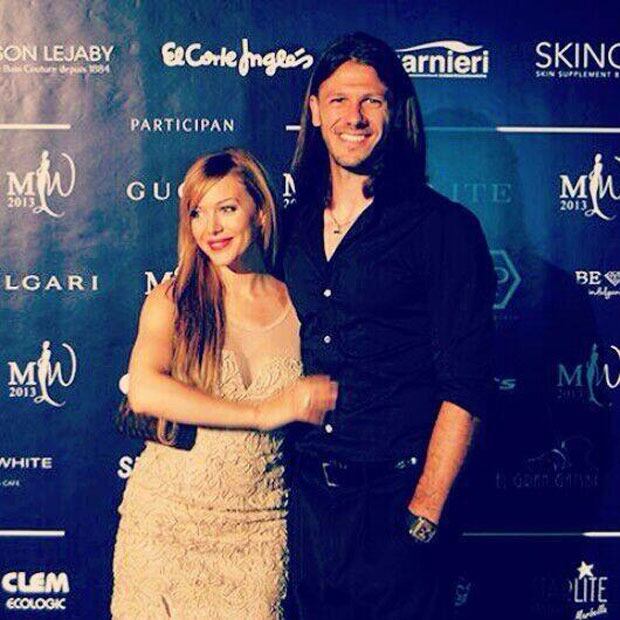 Evangelina y Martín, muy enamorados en la alfombra roja (Foto: Twitter). 