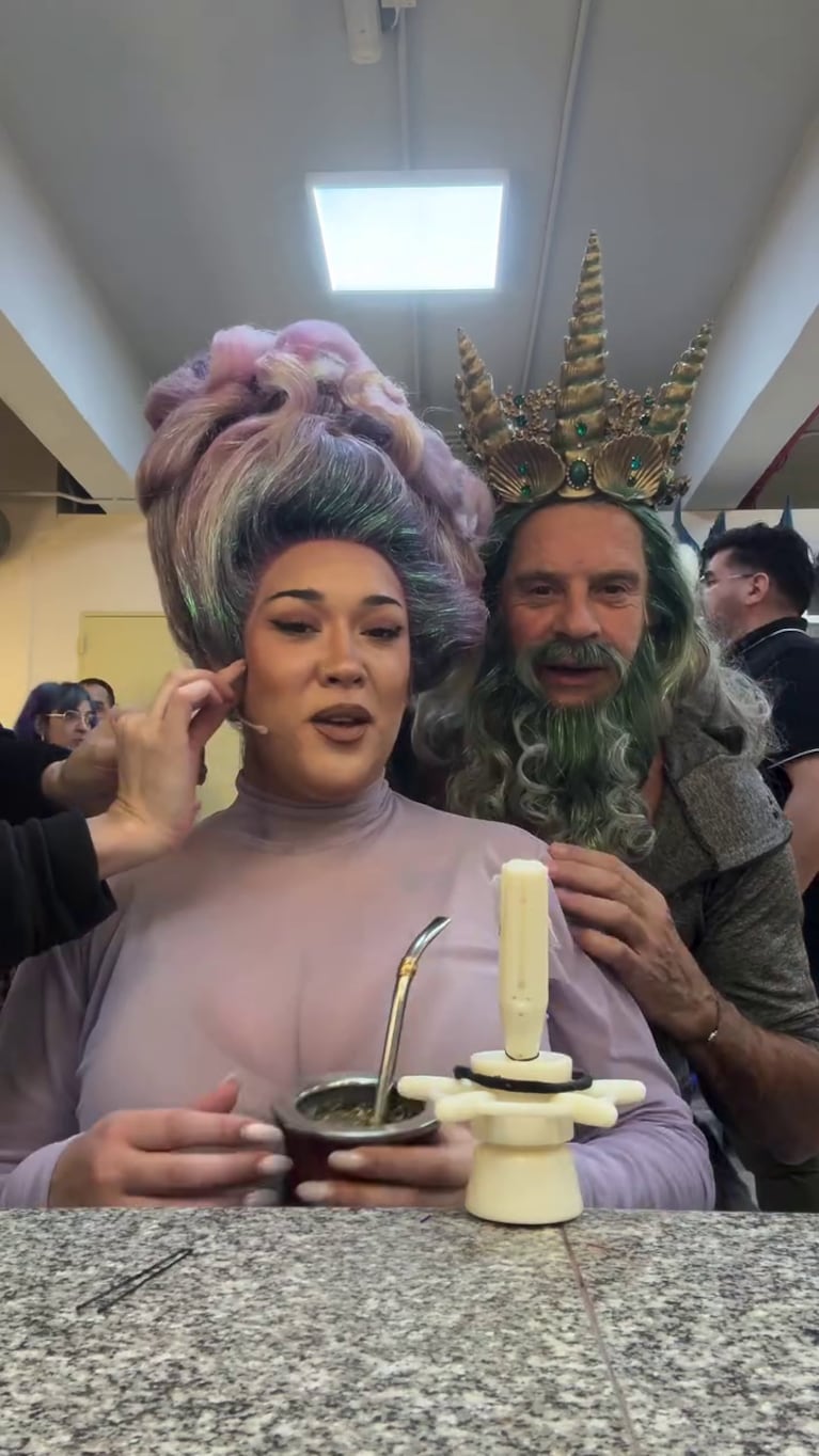 Evelyn Botto con Osvaldo Laport, ambos caracterizados para La Sirenita.