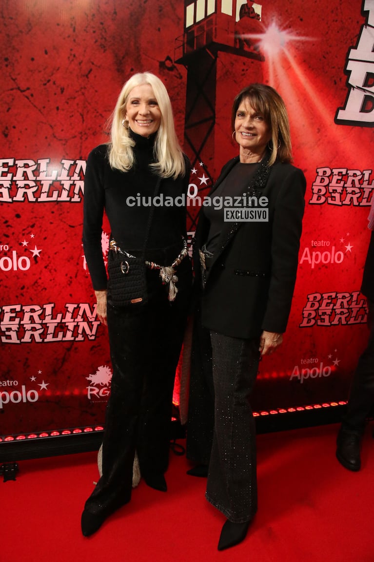 Evelyn Shein  y Teresa Calamdra en el estreno de Berlín Berlín (Foto: Movilpress).
