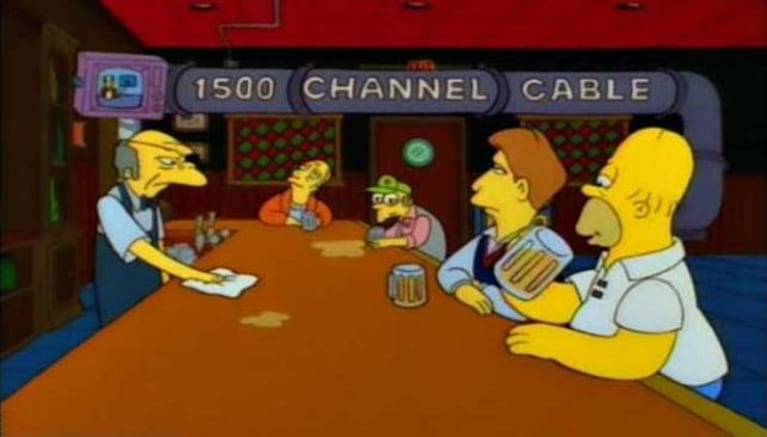 Exceso de canales de televisión, como se puede ver en el bar de Moe.