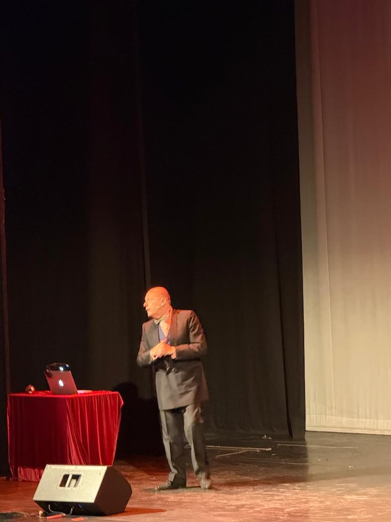 Éxito total: “Los 3 Tenores” colmó el Teatro Astral y Marcelo Arce anuncia función gratuita