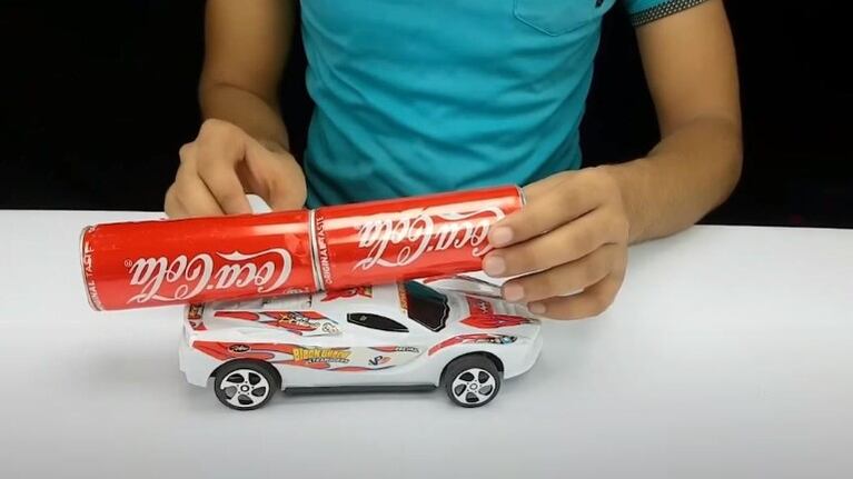 Experimentos caseros: cómo hacer un coche a reacción con una caja de cerillas